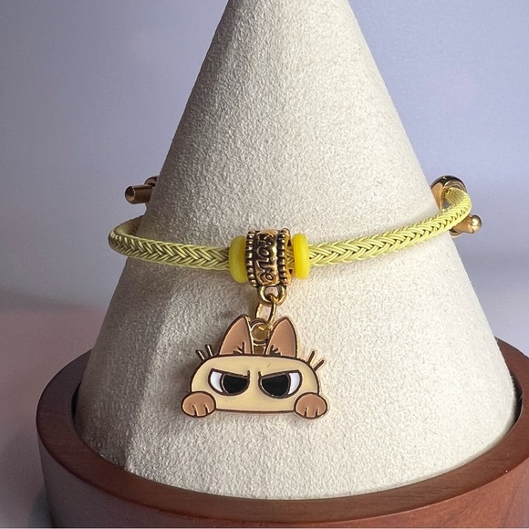 Handmade Cute angry cat yellow bracelet - Picture 1 of 2